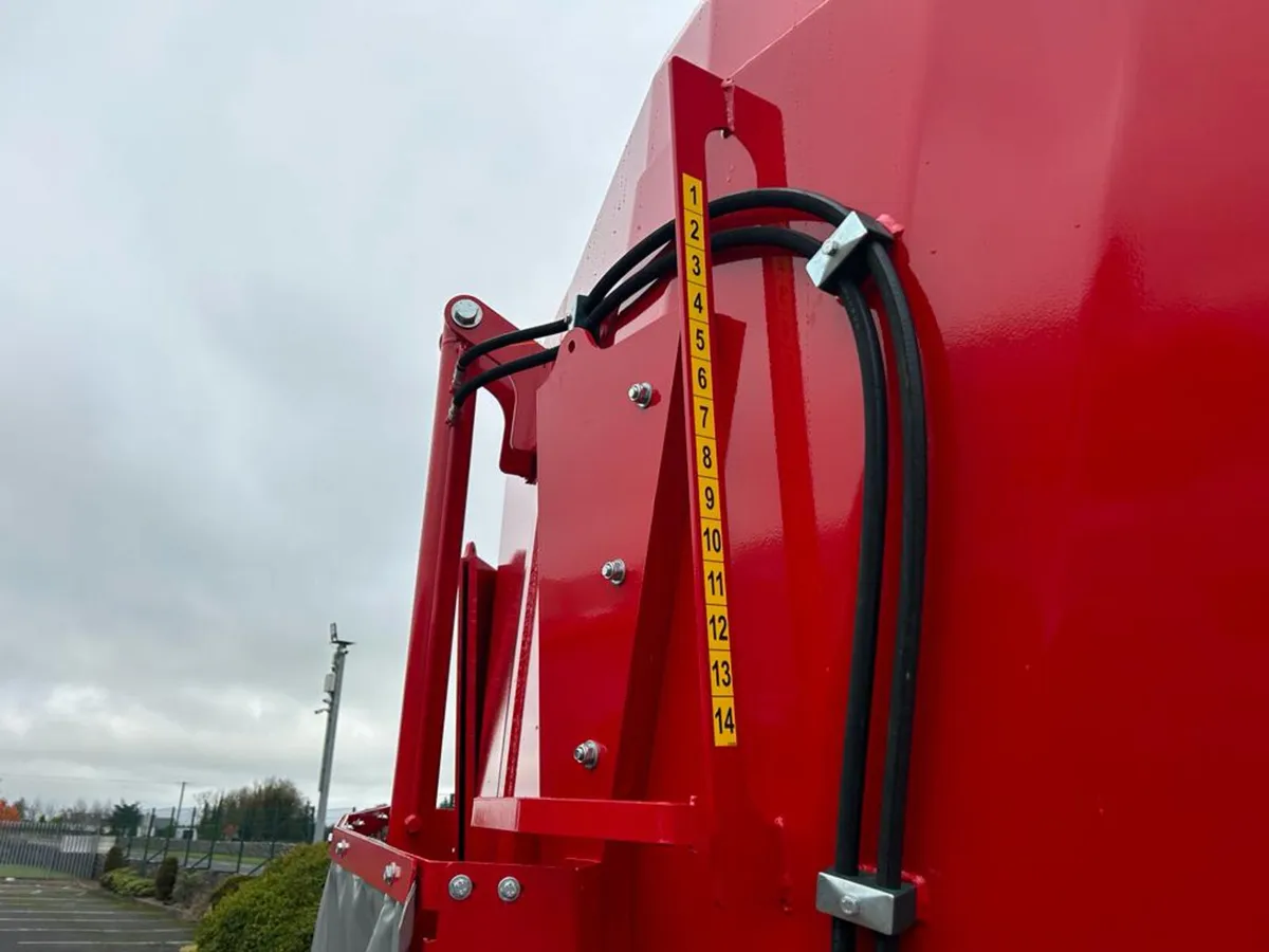 NEW -- REDROCK  Tube Feeder Single Auger - Image 3