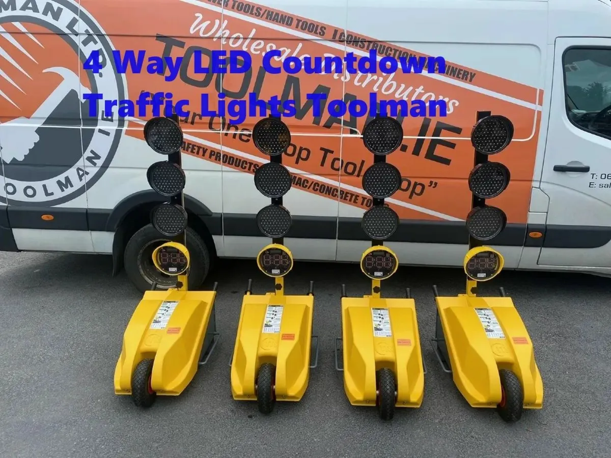 4 Way LED Traffic Lights at Toolman.ie - Image 3