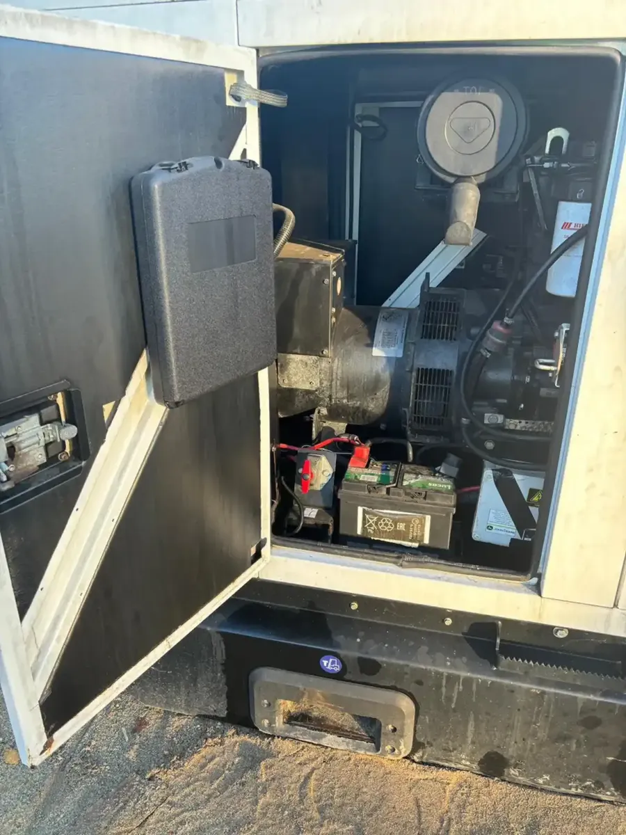 €45 P/W SDMO 66KVA Generator 3 phase and single - Image 3