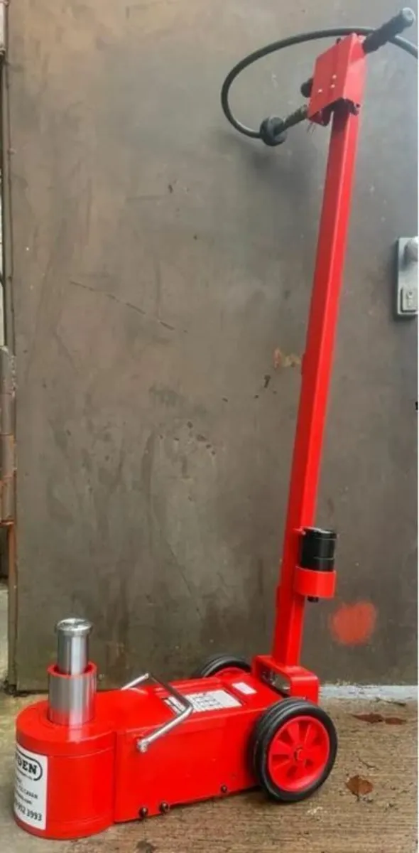 Heavy Duty HGV Air Trolley Jack - Image 1