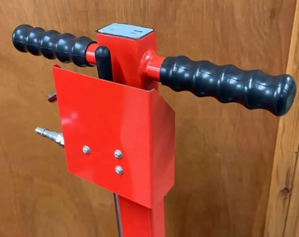 Heavy Duty HGV Air Trolley Jack - Image 3