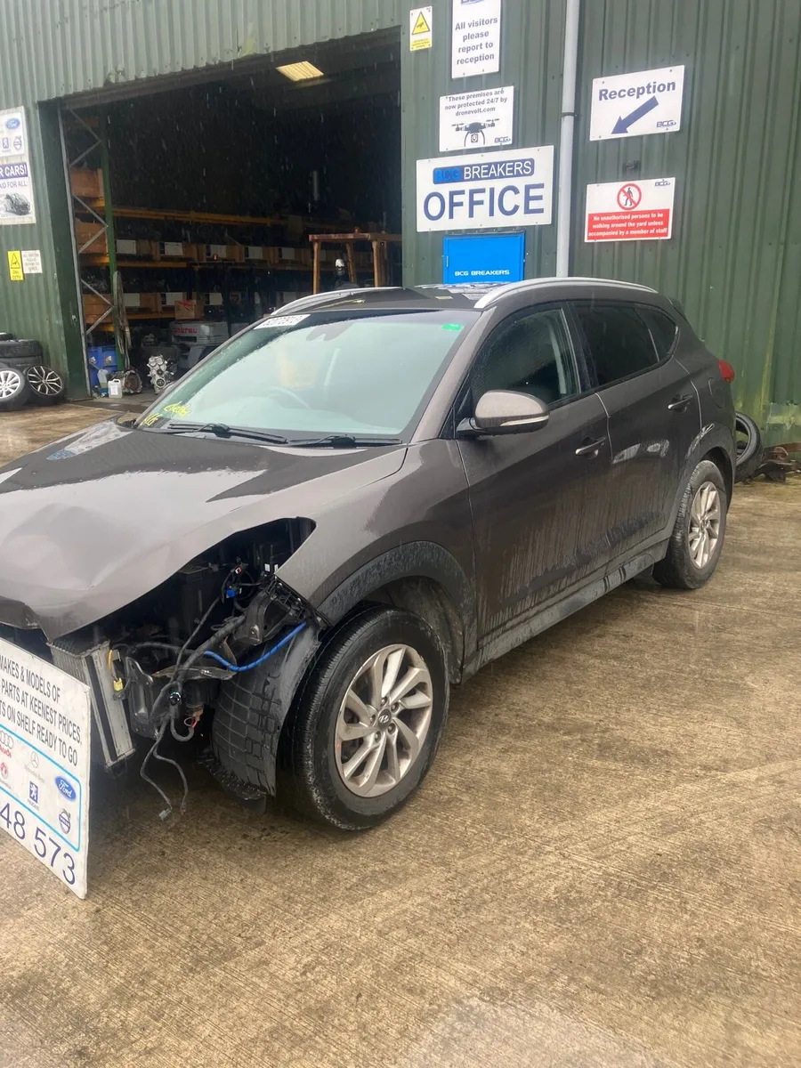 2018 Hyundai Tucson parts breaking - Image 2
