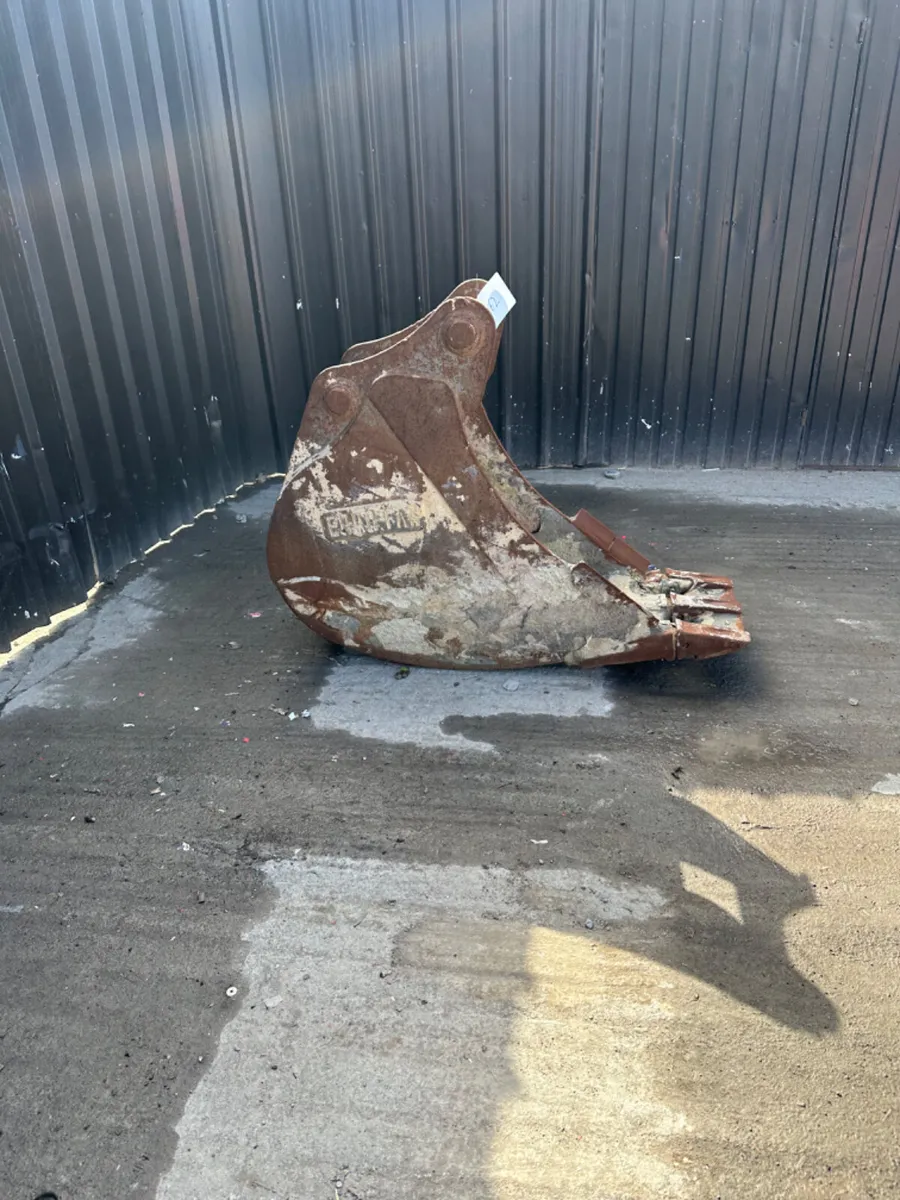 12’’ Digging Bucket 65MM Pins - Image 4