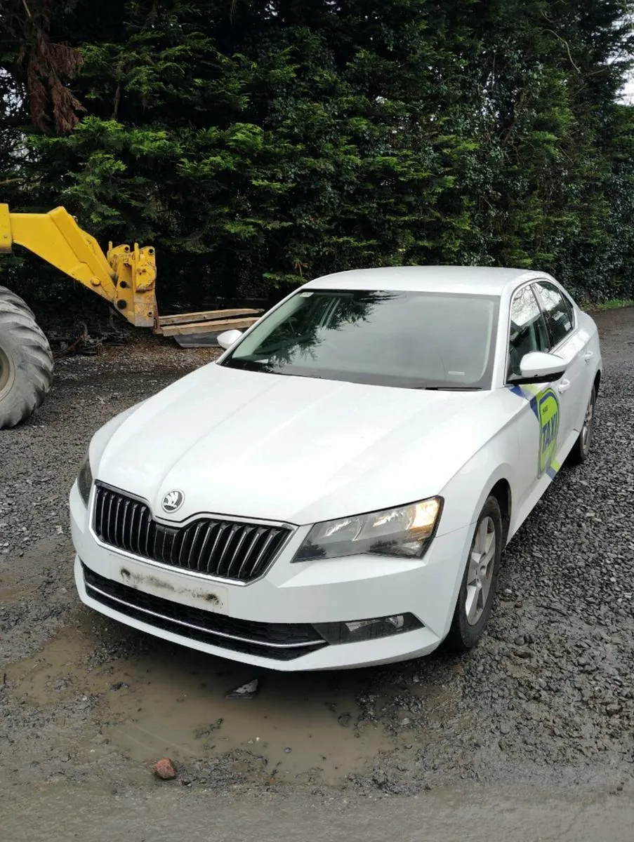 Breaking Skoda superb 2017 crlb ls9r automatic - Image 1