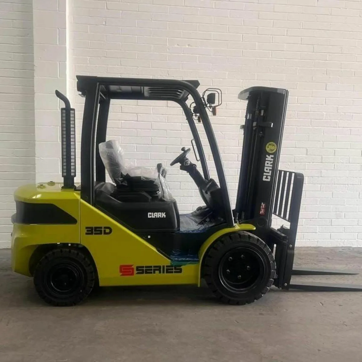 Clark Forklifts - Image 4