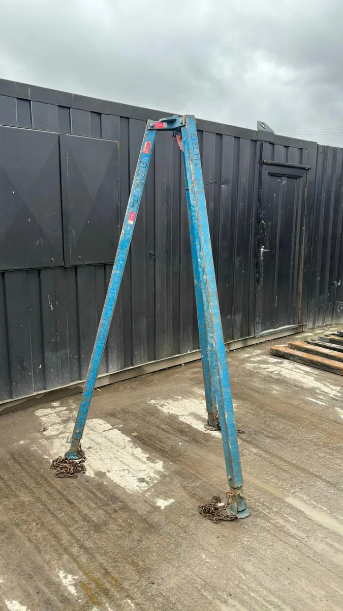 Fall Arrestor Tripod - Image 1