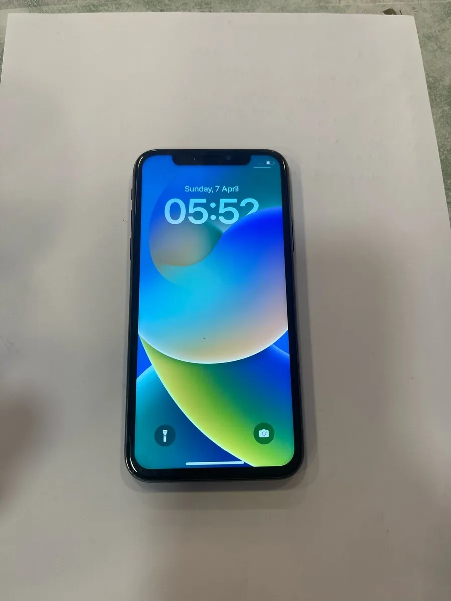 iPhone  XS unlocked - Image 1