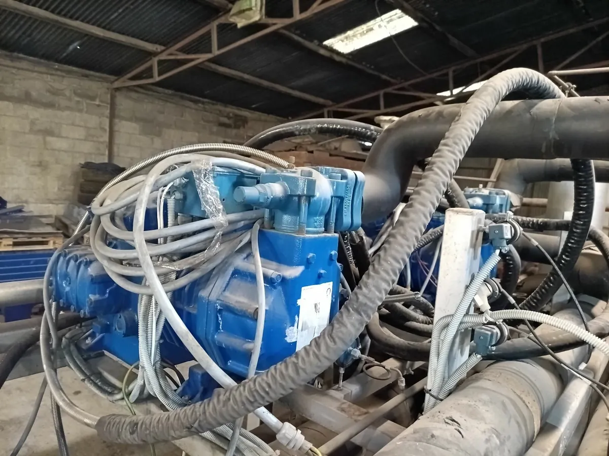 For sale Cooling compressor 105kw cooling capacity - Image 1
