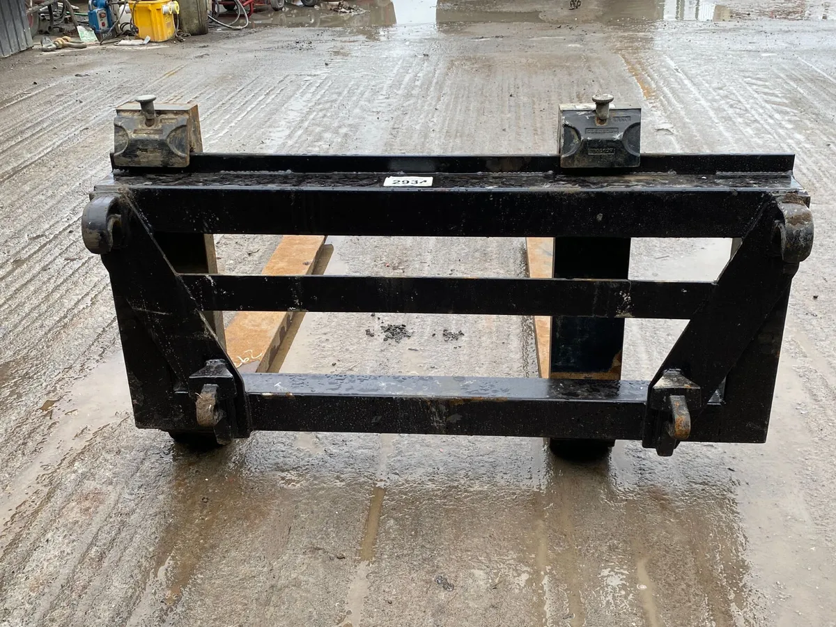 Pallet Forks on Euro Brackets - Image 2