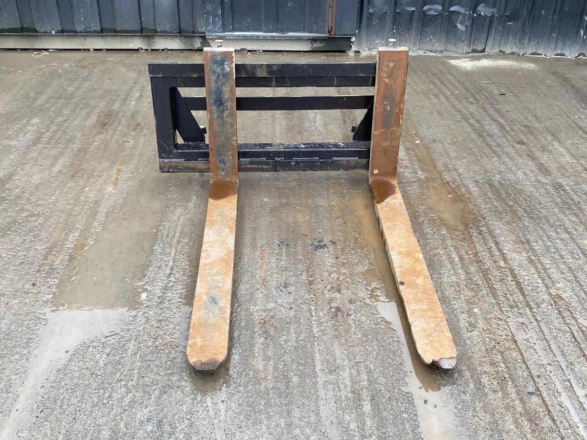 Pallet Forks on Euro Brackets - Image 4