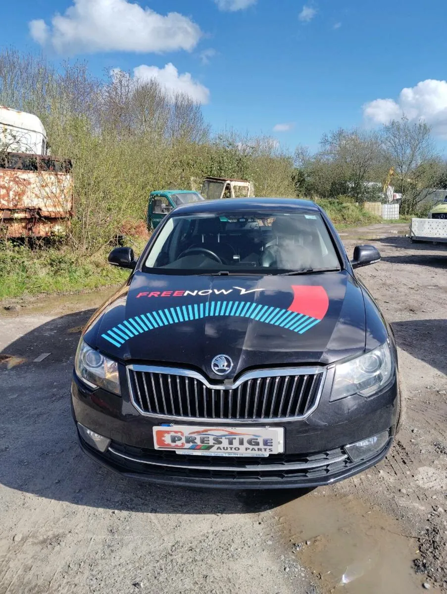 Breaking Skoda superb 2015 2.0tdi cfgb ppx lf9r - Image 1