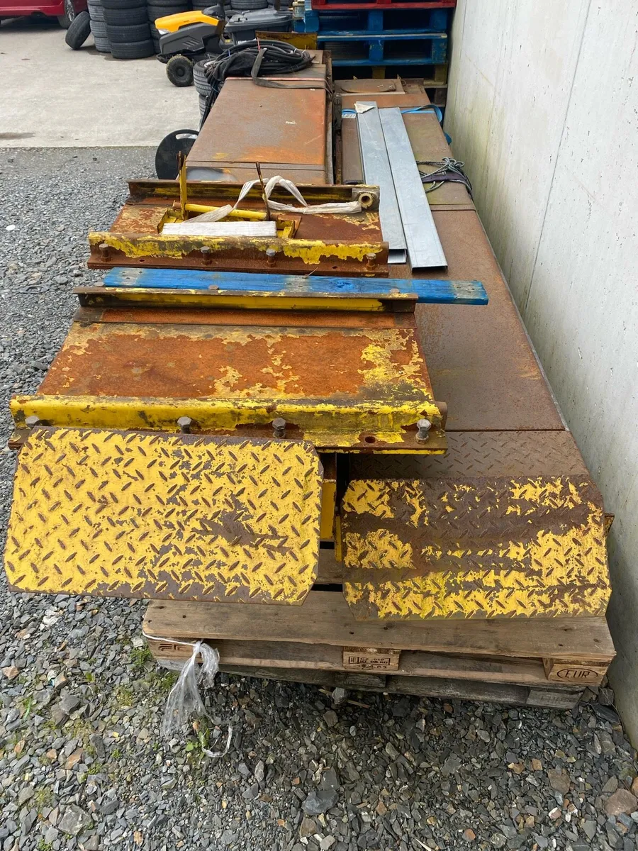 In floor tracking lift - Image 2