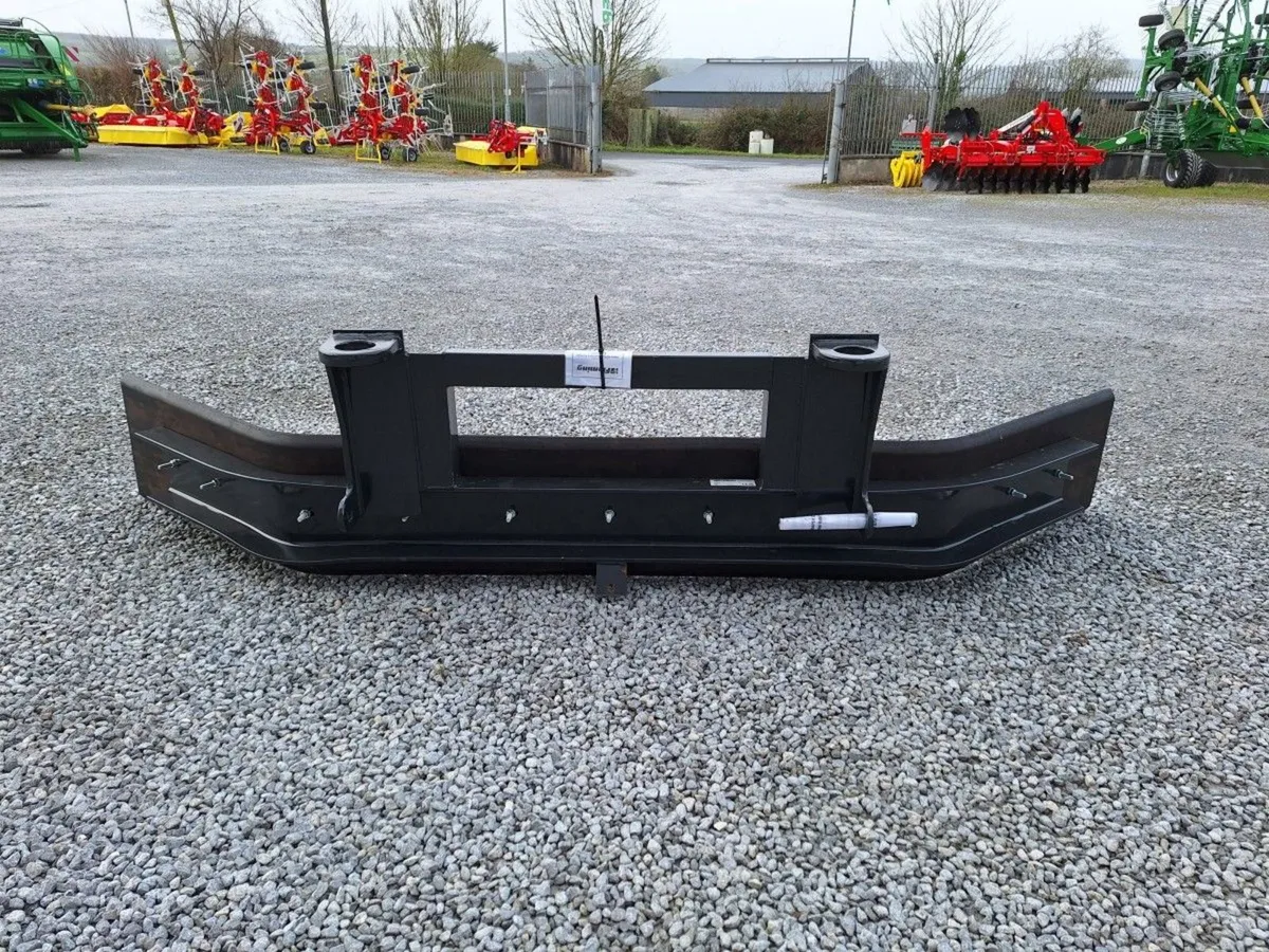 FLEMING FRONT LOADER YARD SCRAPER. - Image 1