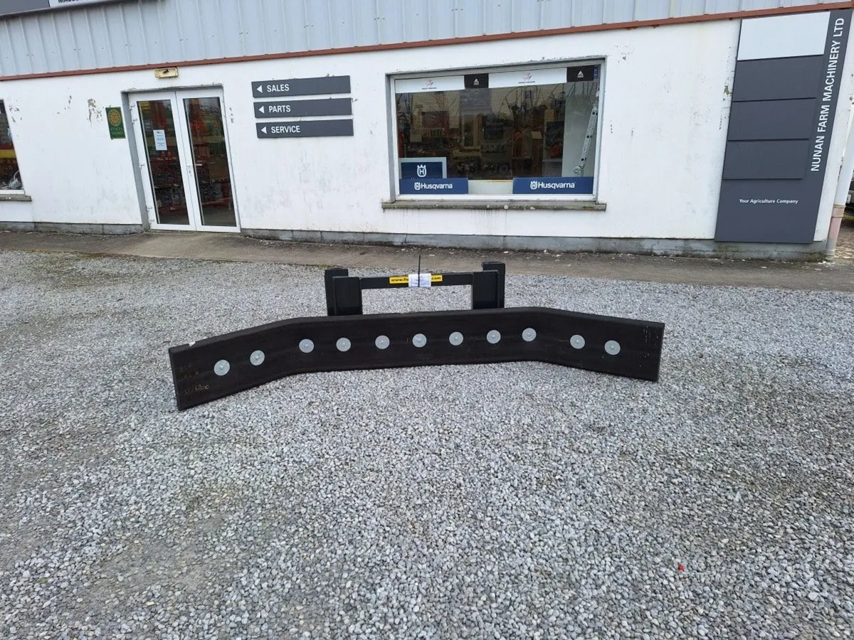 FLEMING FRONT LOADER YARD SCRAPER. - Image 2