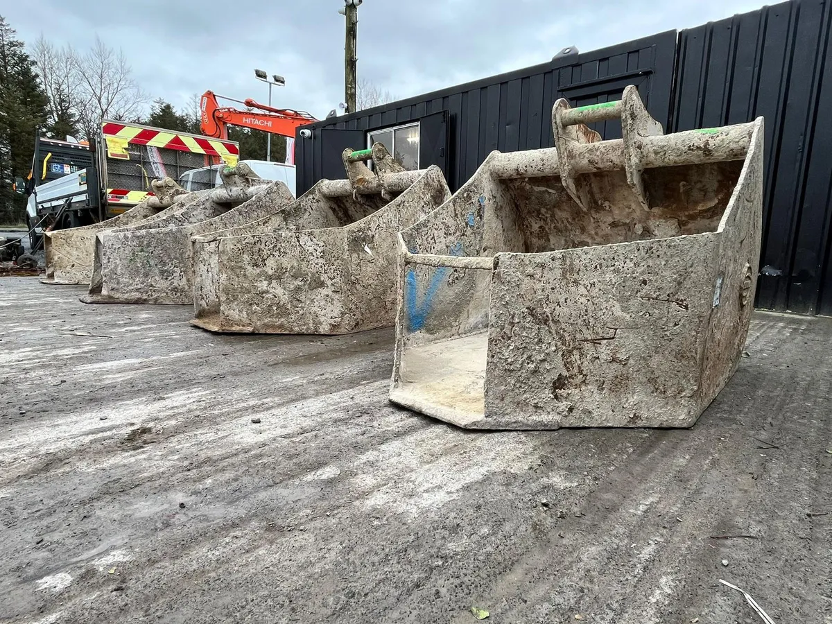 Choice of 4 Concrete Buckets - Image 2