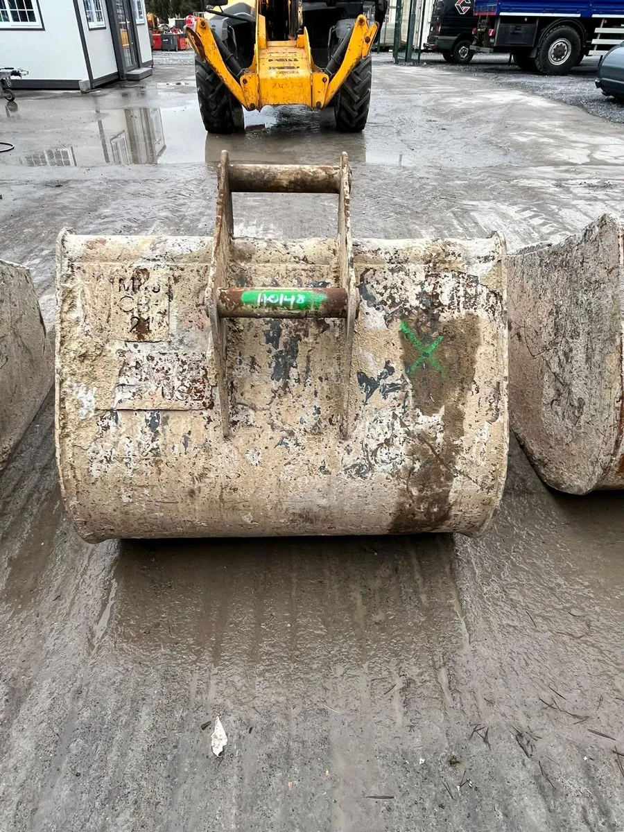 Choice of 4 Concrete Buckets - Image 3