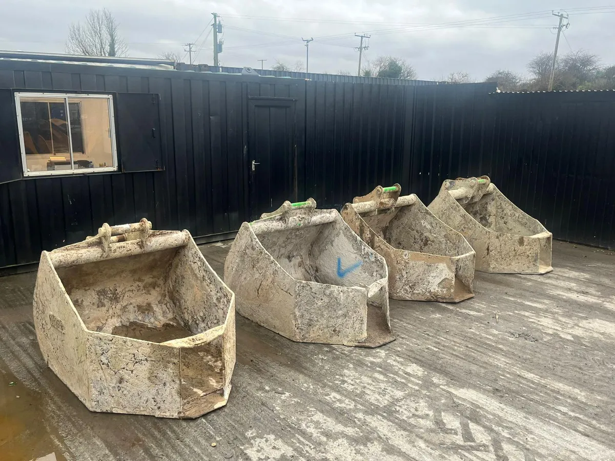 Choice of 4 Concrete Buckets - Image 1