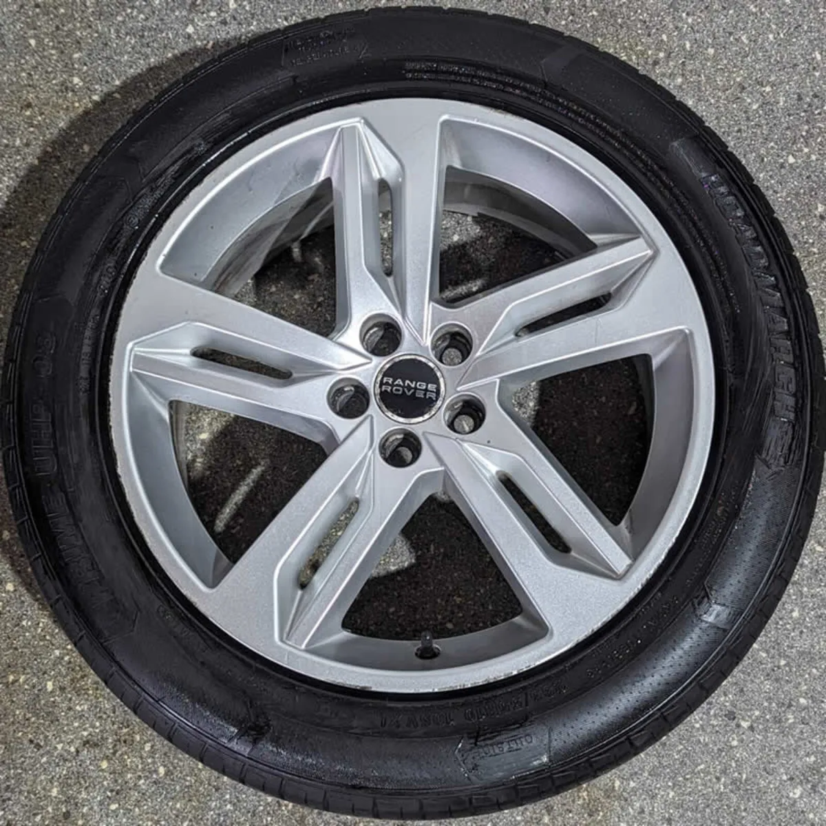 19" GENUINE RANGE ROVER EVOQUE ALLOY WHEELS & TYRE - Image 2