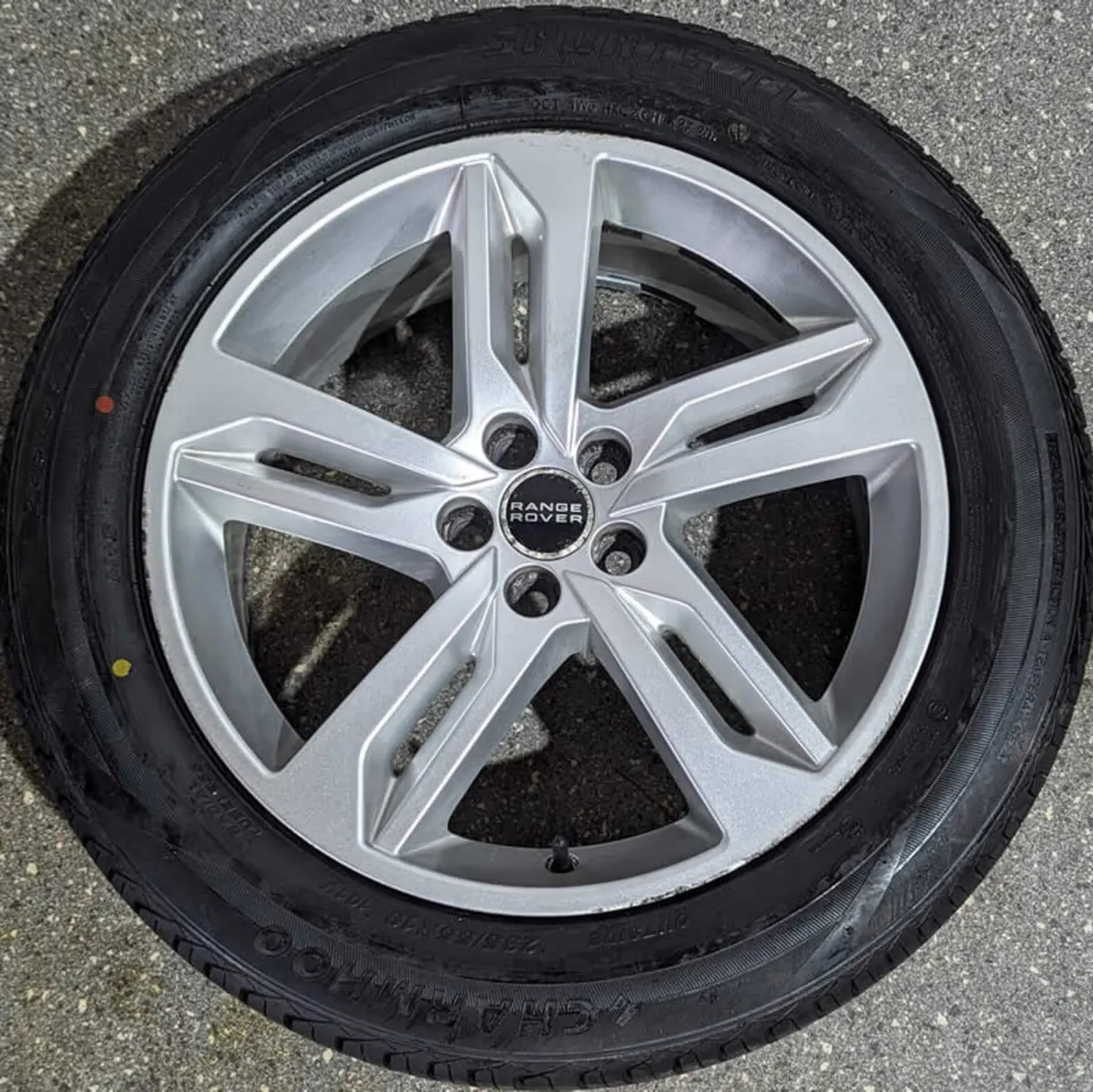 19" GENUINE RANGE ROVER EVOQUE ALLOY WHEELS & TYRE - Image 3