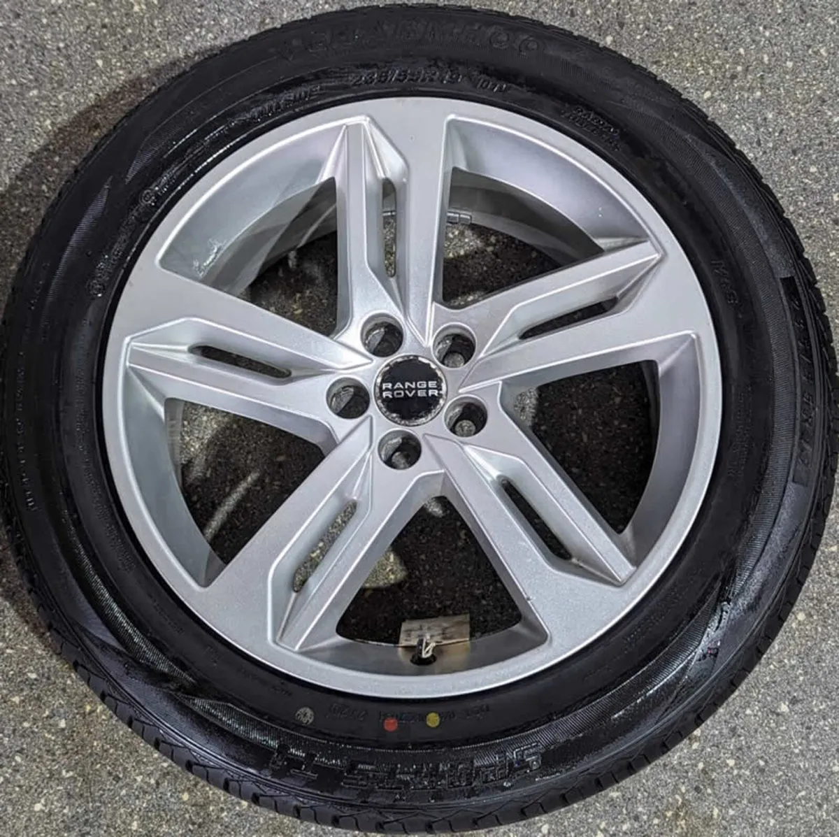 19" GENUINE RANGE ROVER EVOQUE ALLOY WHEELS & TYRE - Image 4