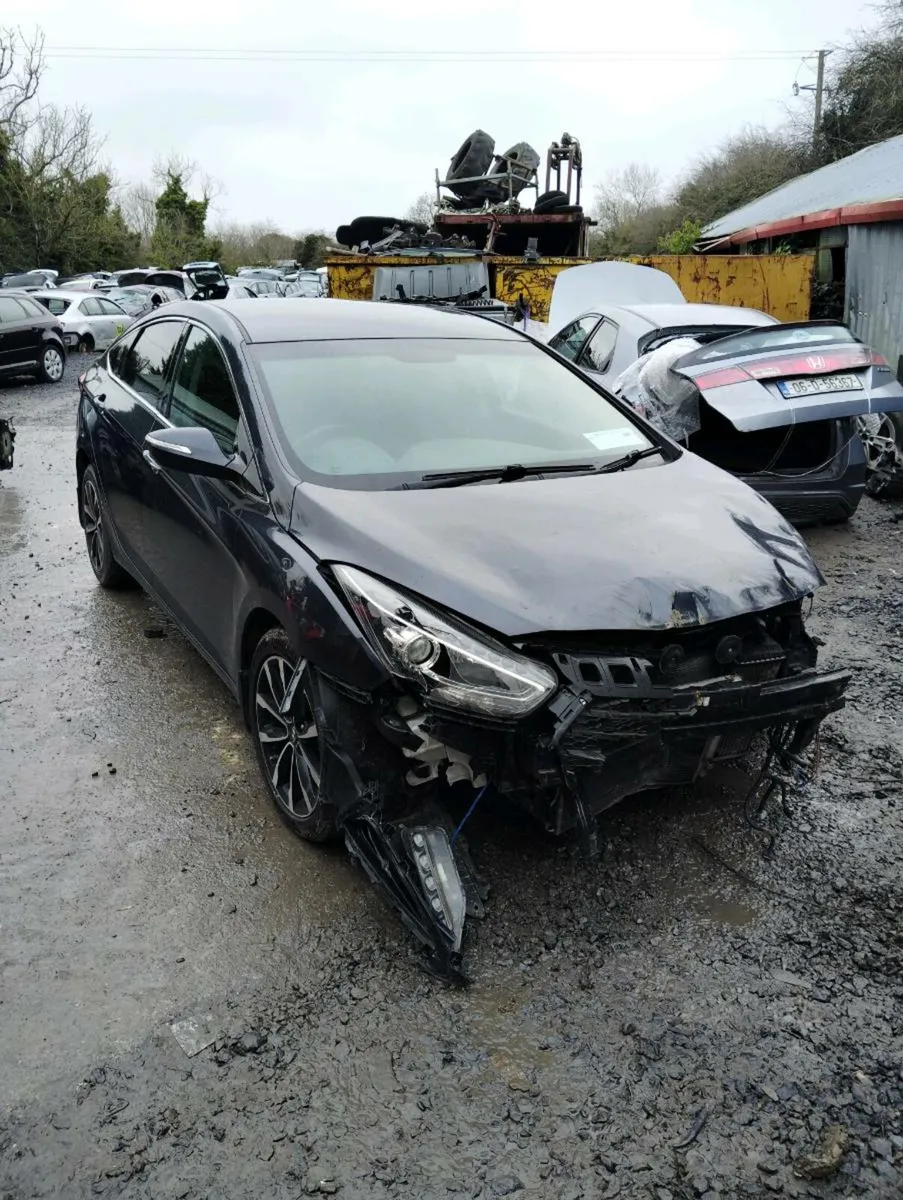 Breakin Hyundai i40 2016 1.7crdi low mileage - Image 1