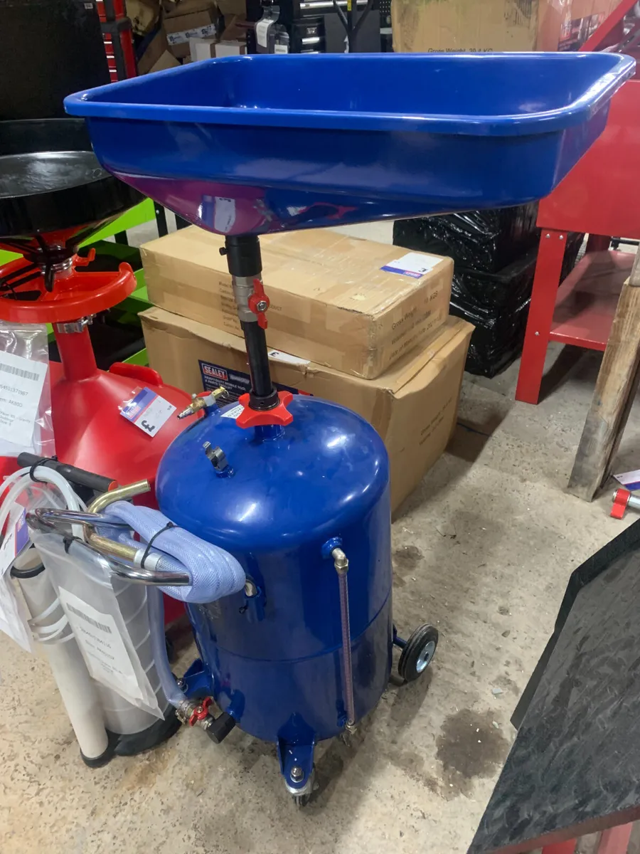 Sealey Mobile Oil Drainer - Image 2