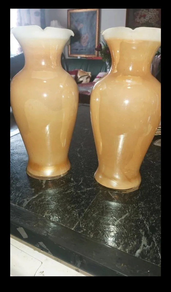 2 hand blown Lustre antique vases - Image 2
