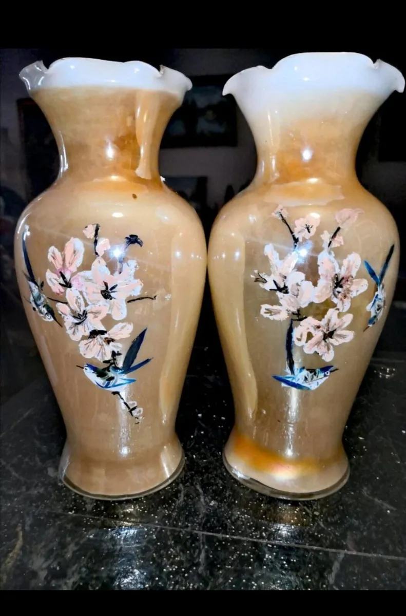 2 hand blown Lustre antique vases - Image 1