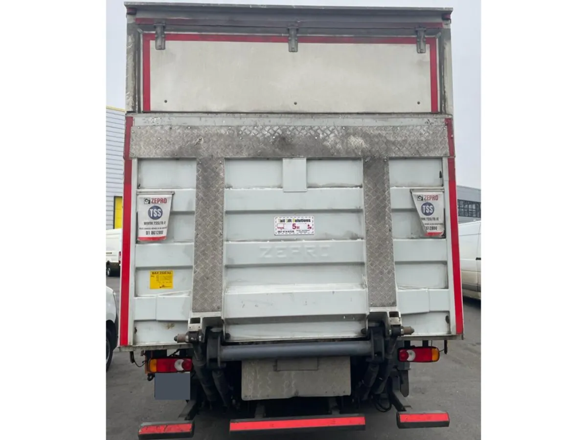 162 DAF LF 250 18 Ton With 2Ton Tail lift for Sale - Image 4