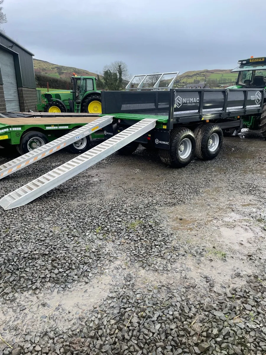 Low loader and dump trailer hire - Image 4