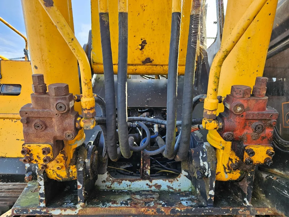 JCB JS200 JS220 BREAKING - ALL PARTS AVAILABLE - Image 4