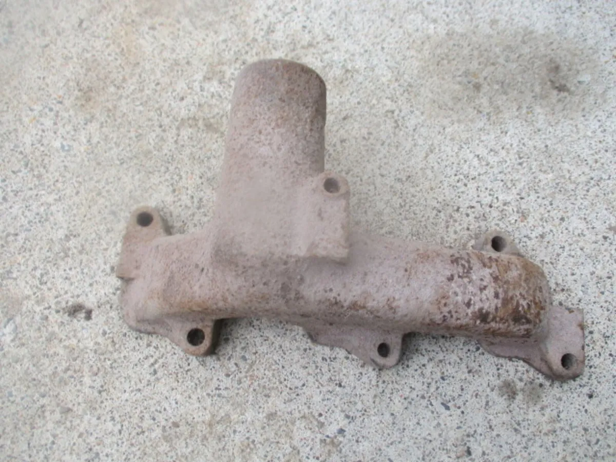 Original 3 Cylinder Ford Manifold - Image 1