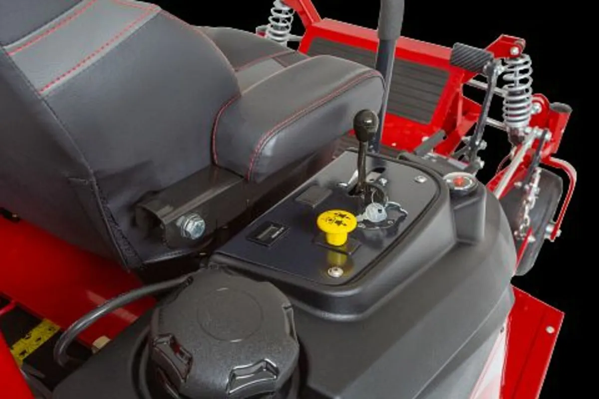 Ferris ISX2200 61" Triple Deck - Image 4