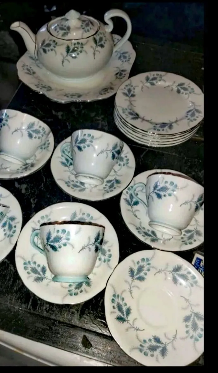 Aynsley Las Palmas teaset of 19 - Image 1