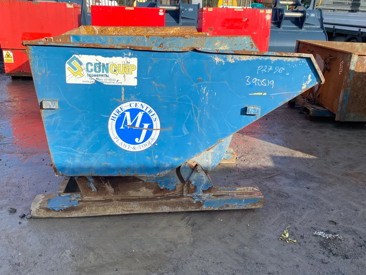 Tipping skip - Image 1