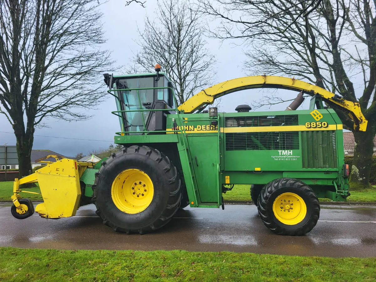 John Deere 6850 - Image 1