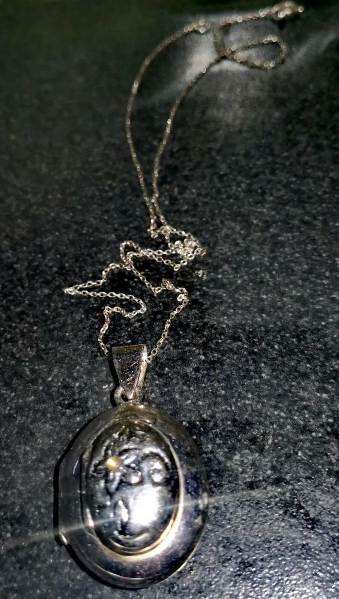 Sterling silver large locket pendant necklace - Image 3