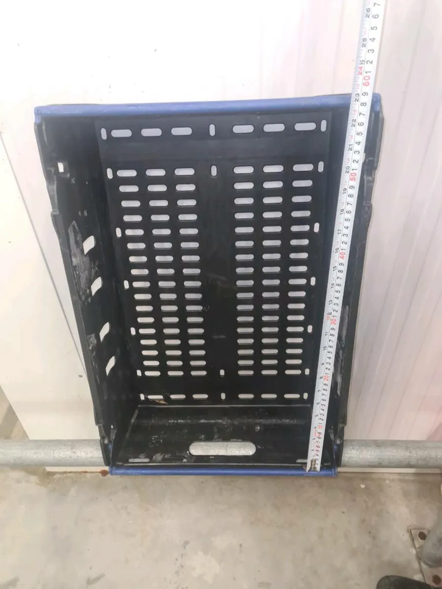 Platic stackable storage trays - Image 1