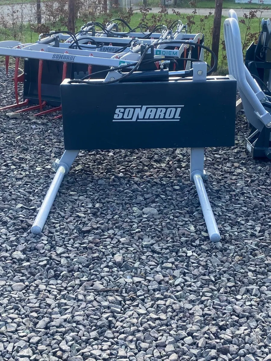 Bale Handlers - Image 1