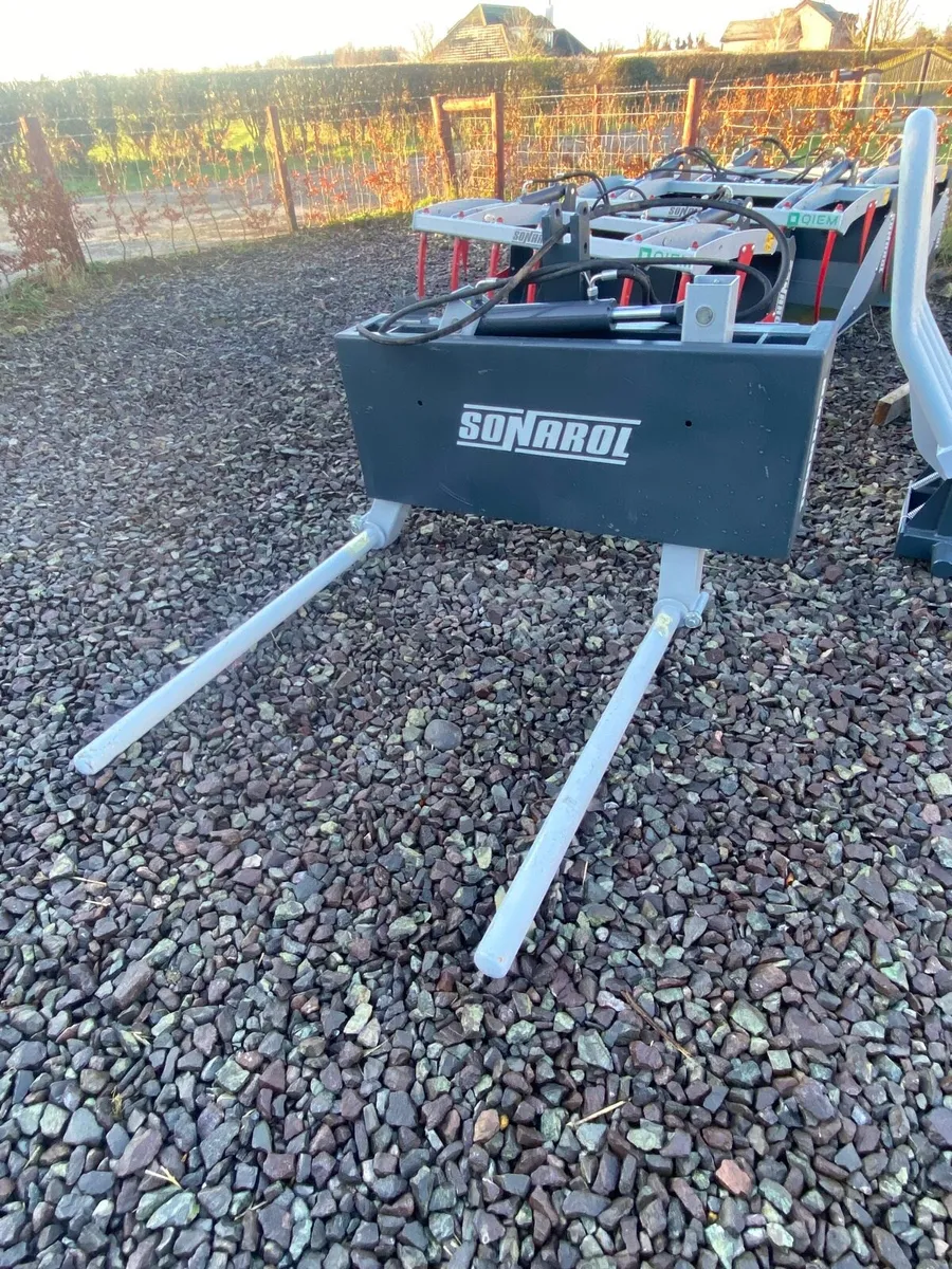 Bale Handlers - Image 2