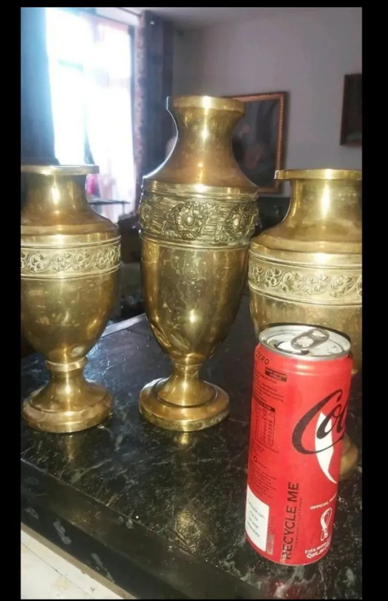 3 solid brass vases - Image 1