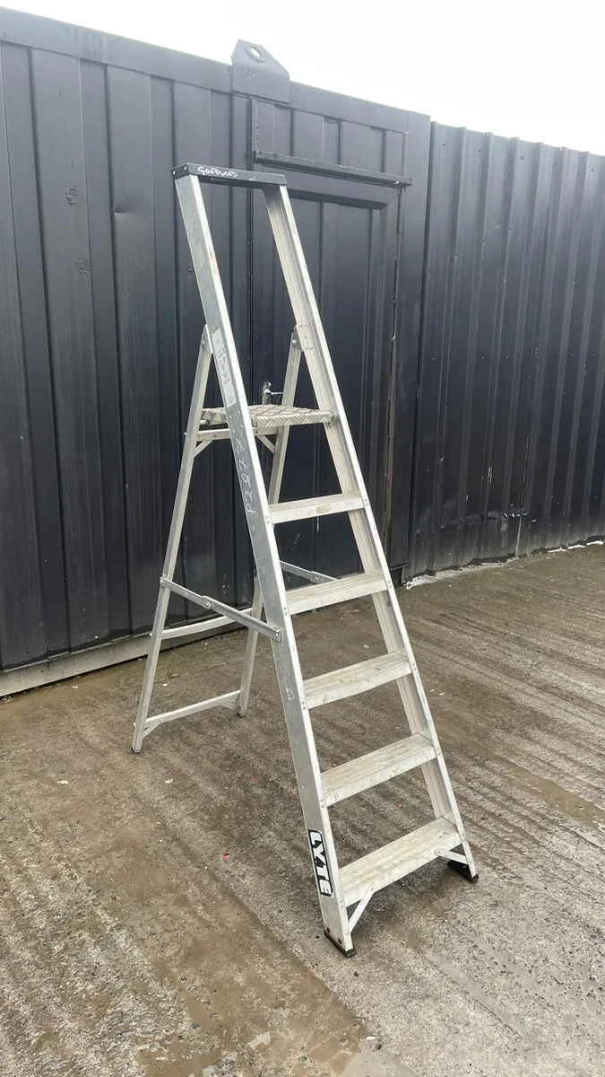 Aluminium step ladders - Image 2