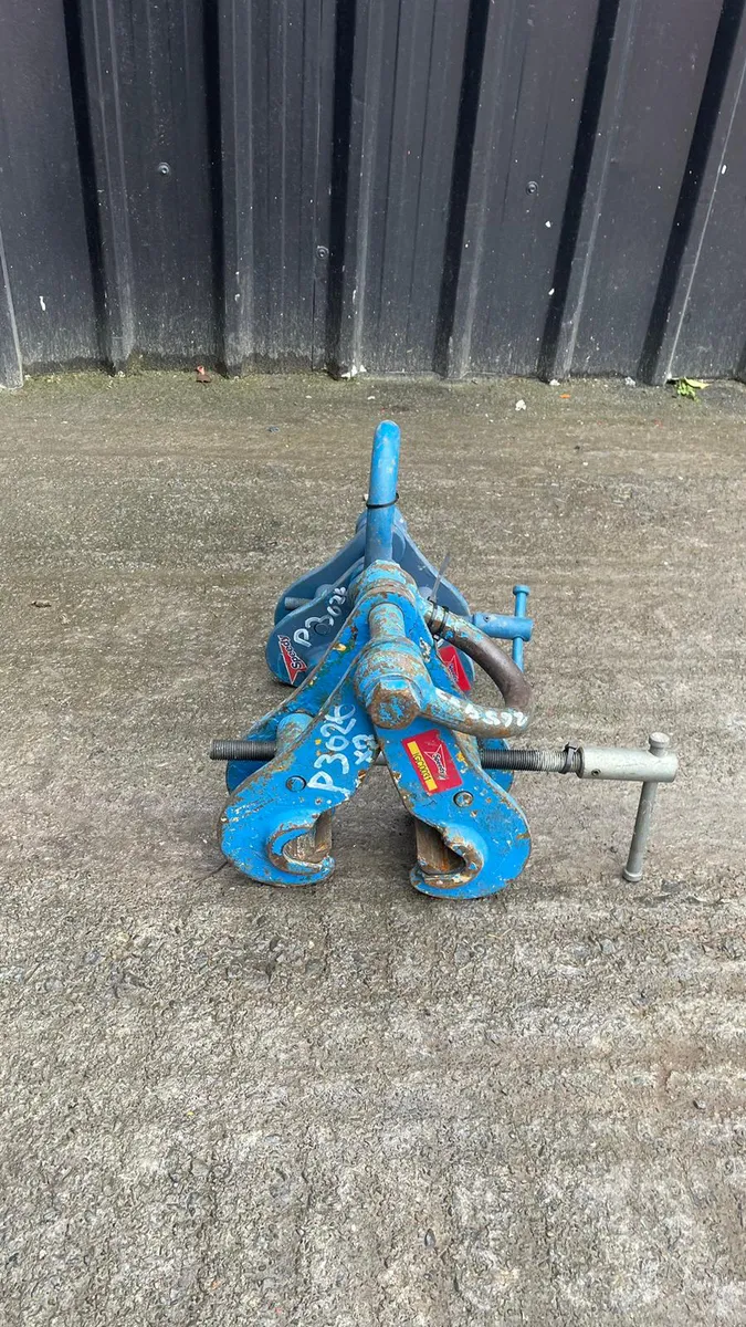 Choice of 2 Beam Clamps - Image 1