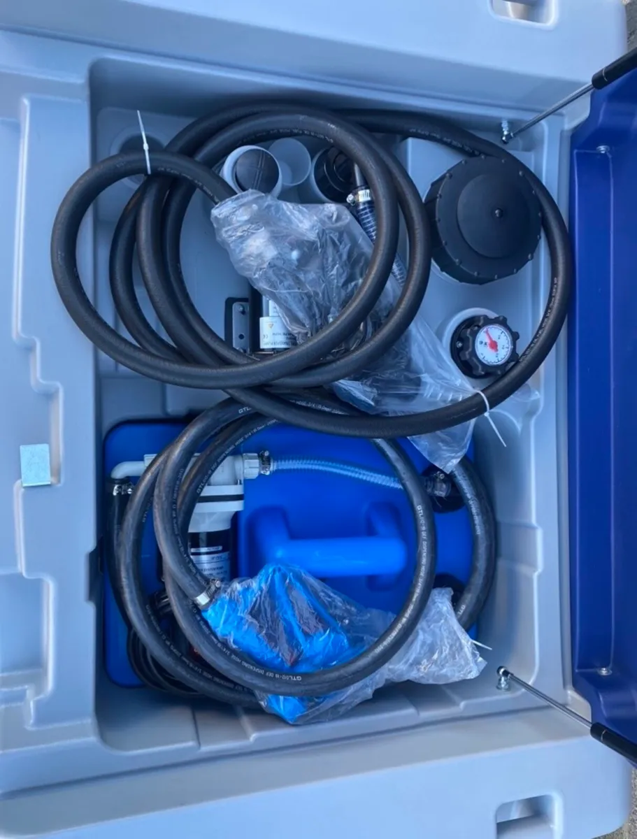 MCK 300L FUEL 50L AD-BLUE COMBI TANK - Image 3