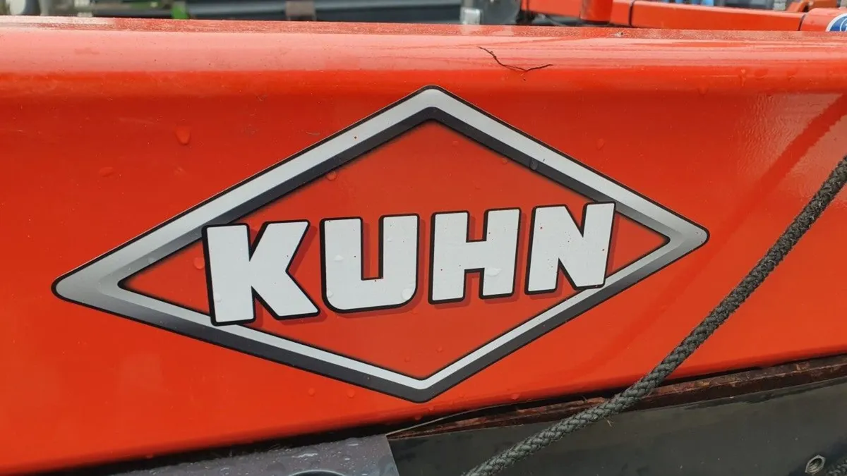 YR 2019 Kuhn GA 7501 + Twin Rotor Rake - Image 3