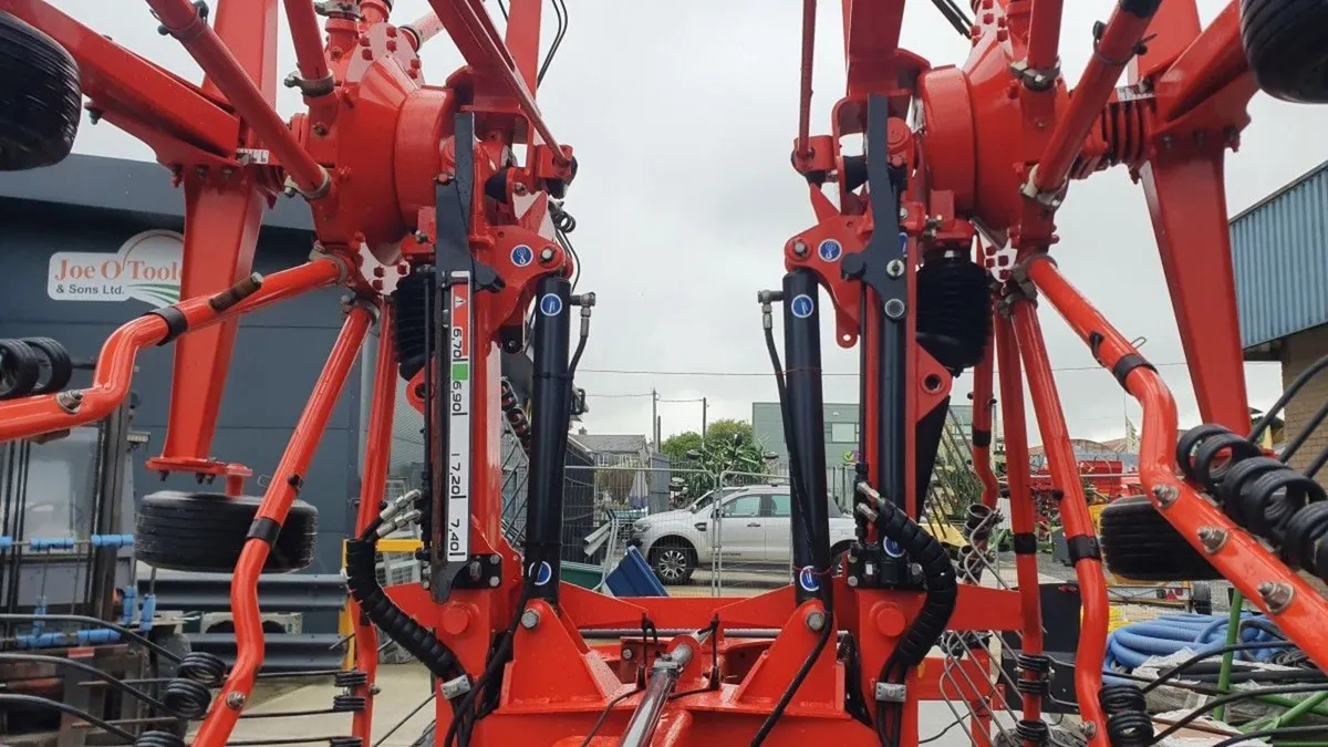 YR 2019 Kuhn GA 7501 + Twin Rotor Rake - Image 4