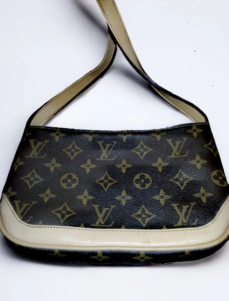 Ladies small handbag - Image 1