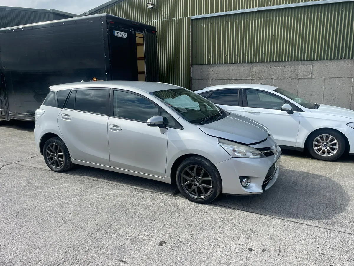 151 Toyota corrolla verso 1.6D for dismantling