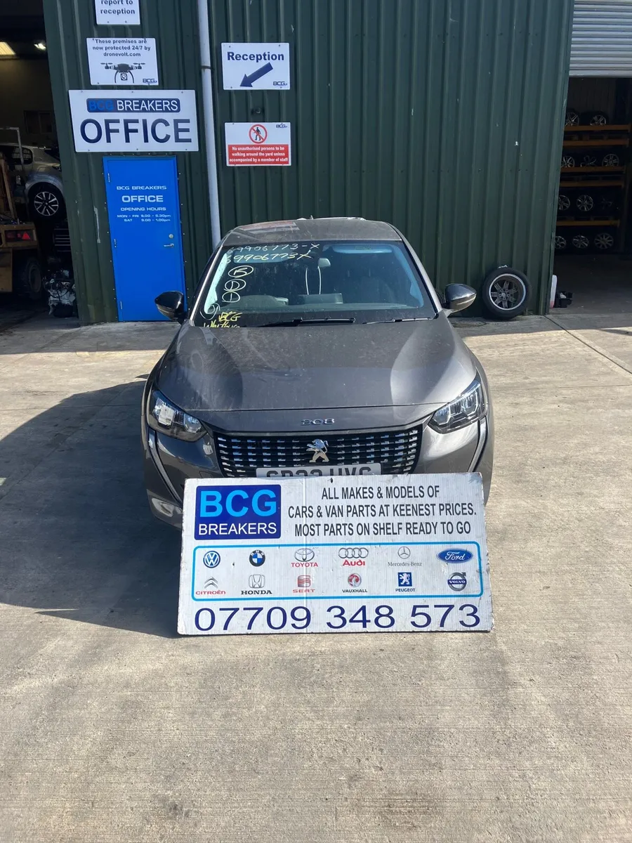 2023 Peugeot 208 parts breaking automatic - Image 1