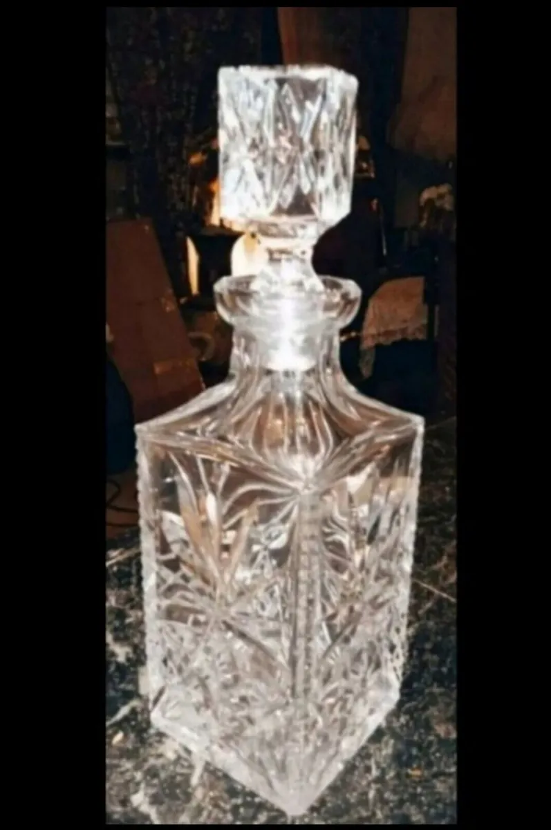 Stunning cut crystal hravy decanter - Image 1